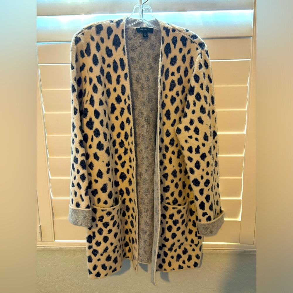 Long shacket style fuzzy sweater with front pockets.  EUC.